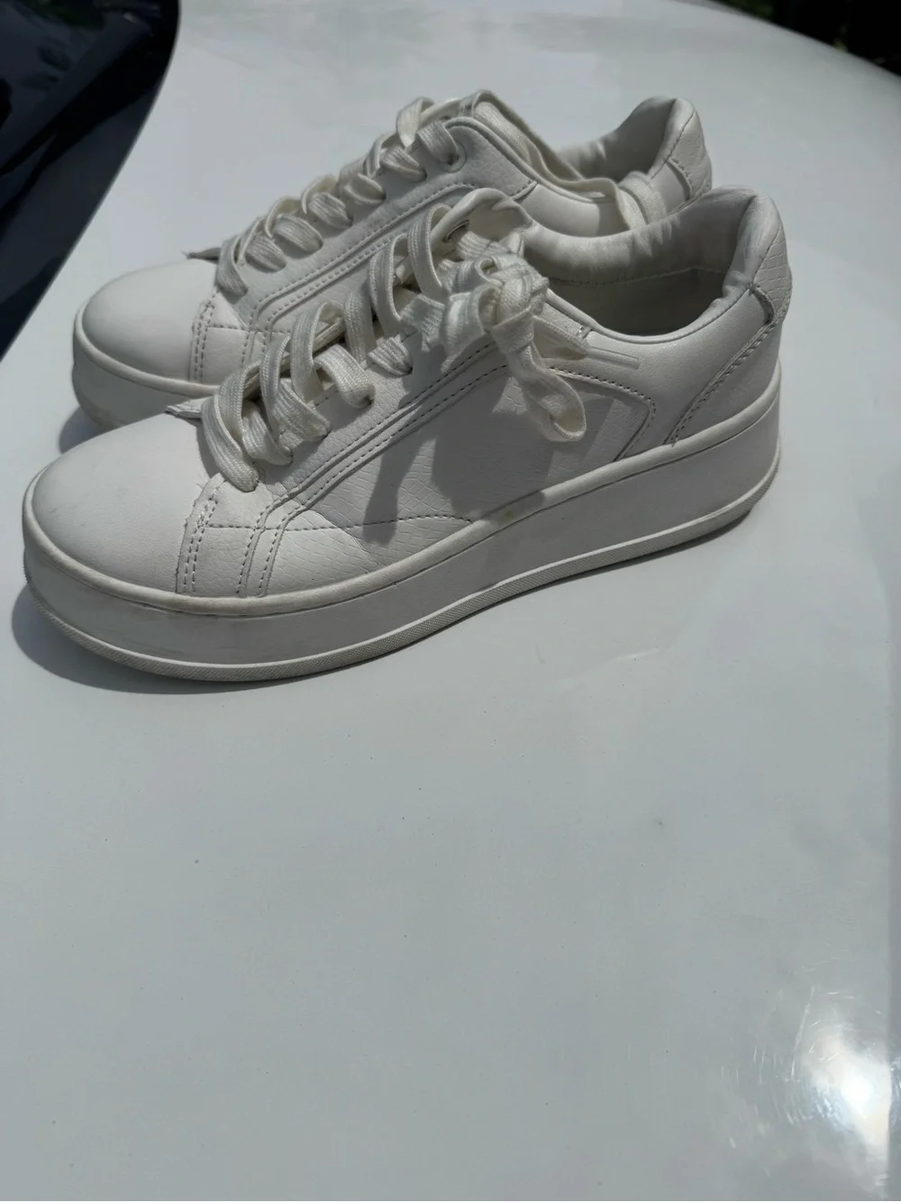 ZARA Monochrome lace-up sneakers. Smooth upper. Chunky sole.